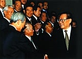 第24回（1998年）今井最高顧問と江沢民国家主席